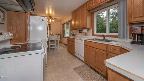 550 Colfax St, Dickinson, ND 58601 photo 7