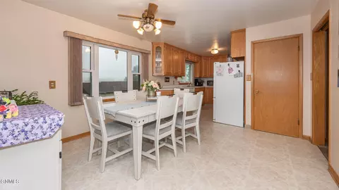 550 Colfax St, Dickinson, ND 58601 photo 5