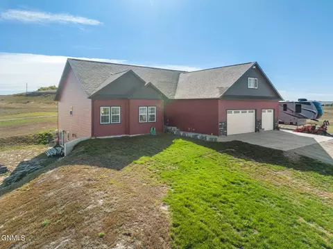 Exterior - 5378 53v Loop, Williston, ND 58801 photo 3 of 5