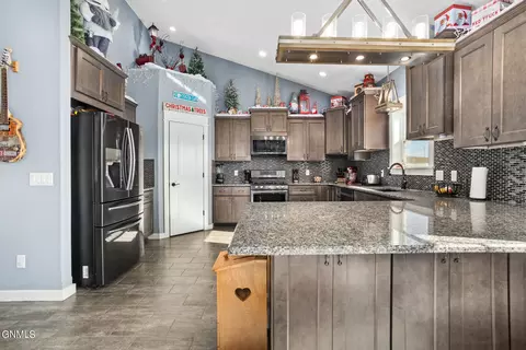 Kitchen - 5378 53v Loop, Williston, ND 58801 photo 2 of 4