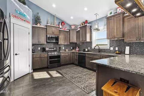 Kitchen - 5378 53v Loop, Williston, ND 58801 photo 1 of 4