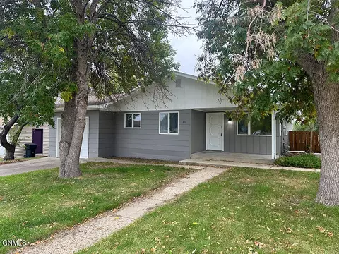 618 11th St E, Williston, ND 58801 photo 2