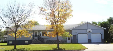 112 2nd St S, Ellendale, ND 58436