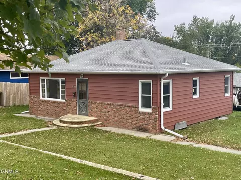 819 3rd Ave NE, Jamestown, ND 58401