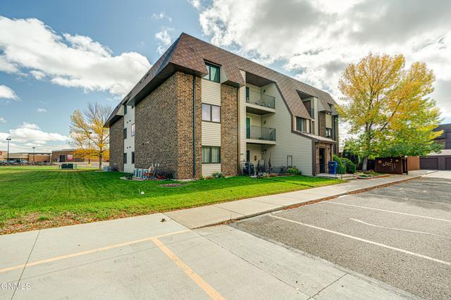 2715 Gateway Ave, Bismarck, ND 58501