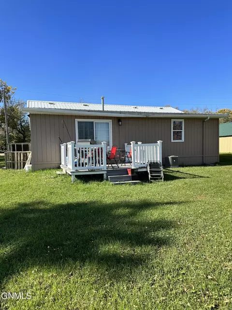 524 3rd Ave N, Cleveland, ND 58424