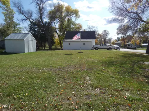 801 1st St SE, Strasburg, ND 58573