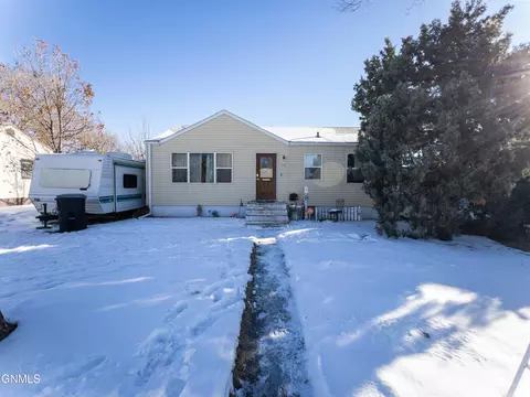 514 12th Ave W, Williston, ND 58801