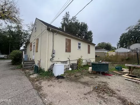 106 E Ave C E, Bismarck, ND 58501 photo 2