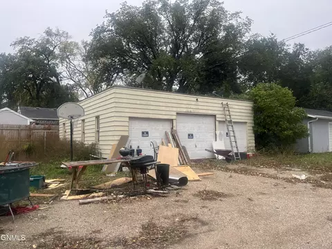 106 E Ave C E, Bismarck, ND 58501 photo 3