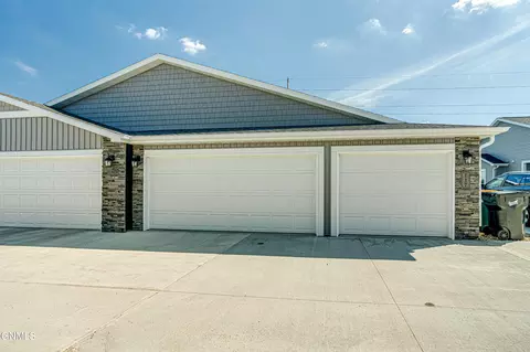 117 Kenner Loop, Bismarck, ND 58504