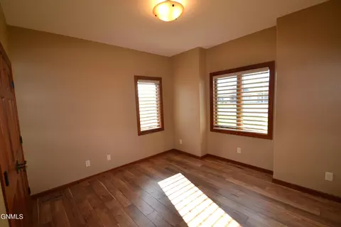 3219 Clairmont Rd, Bismarck, ND 58503 photo 22