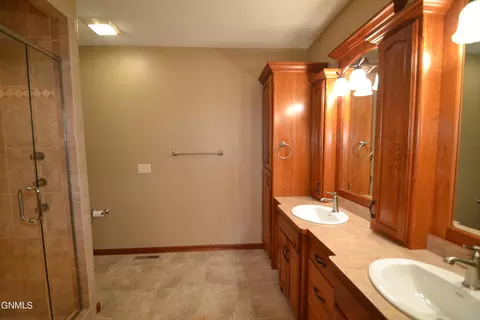 3219 Clairmont Rd, Bismarck, ND 58503 photo 27
