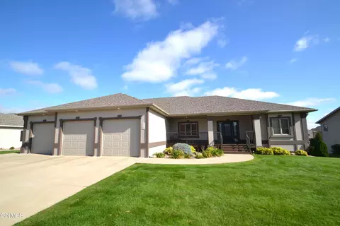 3219 Clairmont Rd, Bismarck, ND 58503