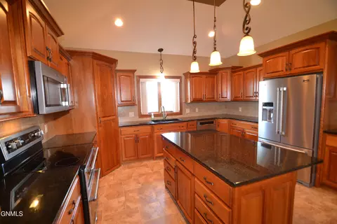 3219 Clairmont Rd, Bismarck, ND 58503 photo 7