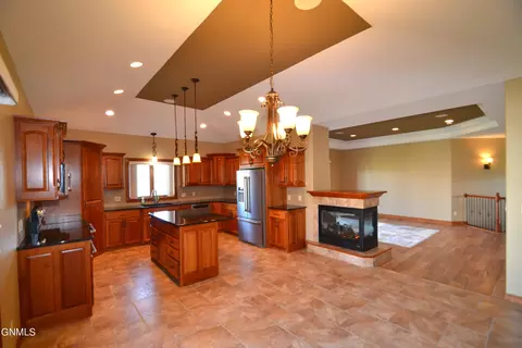 3219 Clairmont Rd, Bismarck, ND 58503 photo 9