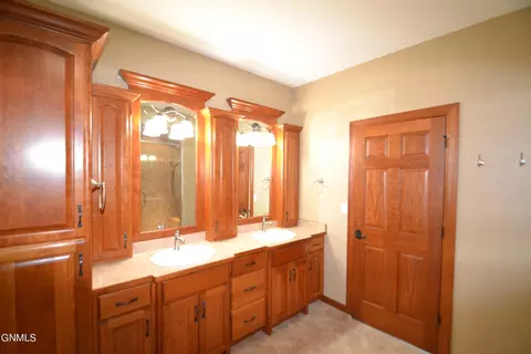 3219 Clairmont Rd, Bismarck, ND 58503 photo 28