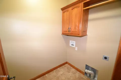 3219 Clairmont Rd, Bismarck, ND 58503 photo 17