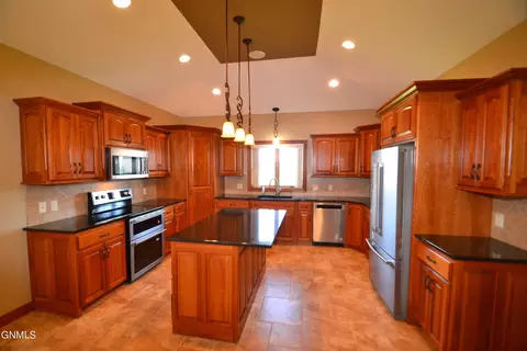 3219 Clairmont Rd, Bismarck, ND 58503 photo 8