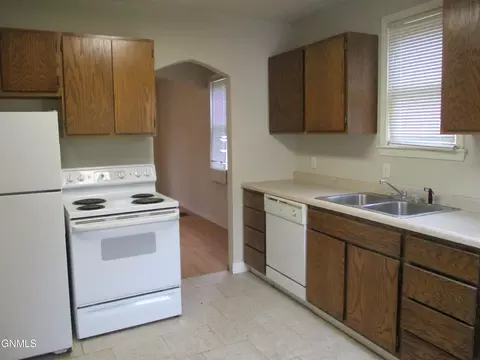 526 Eggert St, Turtle Lake, ND 58575 photo 2