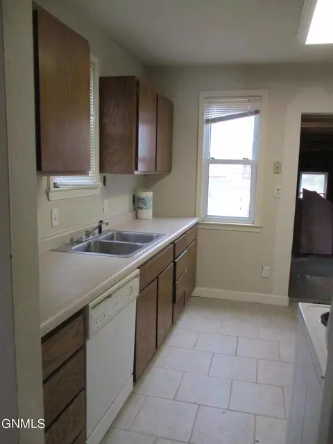 526 Eggert St, Turtle Lake, ND 58575 photo 3