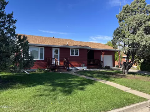 405 3rd St S, Glen Ullin, ND 58631