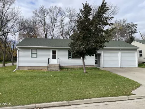 305 9th Ave NW, Valley City, ND 58072