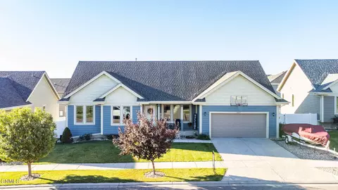 3307 Wheat Ridge St, Williston, ND 58801