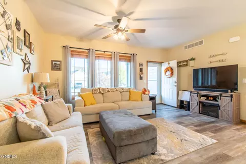3307 Wheat Ridge St, Williston, ND 58801 photo 4