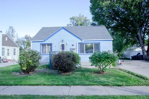 915 16th St N, Bismarck, ND 58501