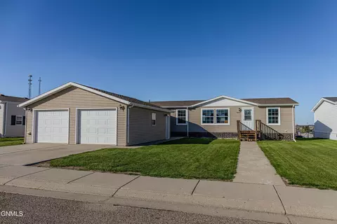 3842 N Valley Loop, Bismarck, ND 58503