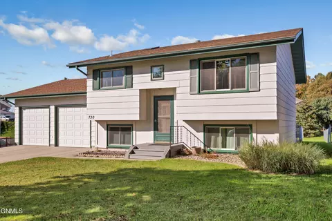 730 N 34th St, Bismarck, ND 58501