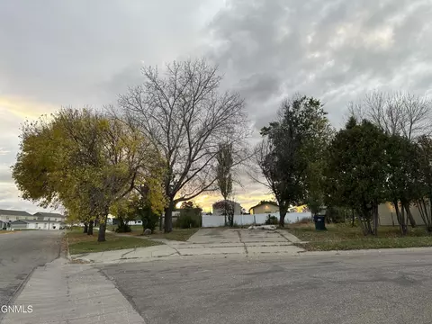 1505 9th Ave Se Ave SE, Mandan, ND 58554