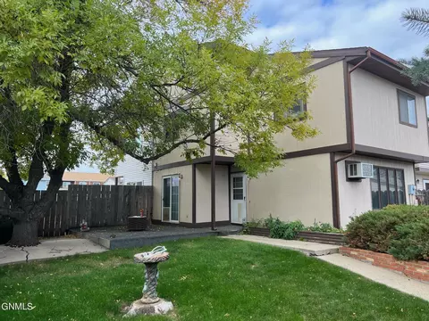 2601 17th Ct W, Williston, ND 58801