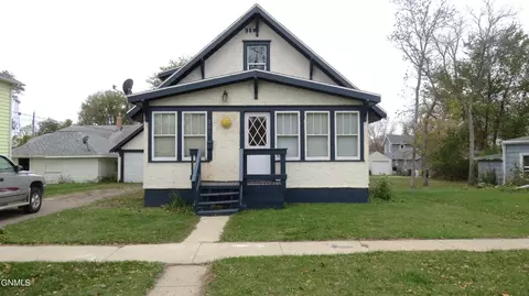 307 6th Ave NE, Jamestown, ND 58401