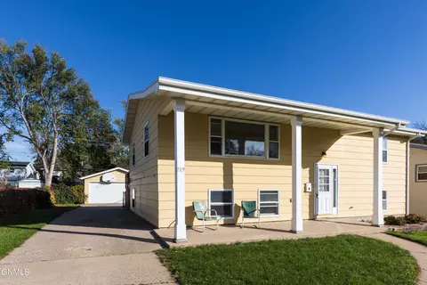 1719 N Bell St, Bismarck, ND 58501