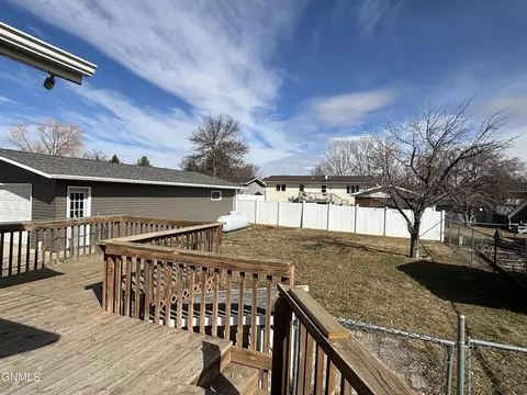 1018 Beacon Ln, Beulah, ND 58523 photo 37