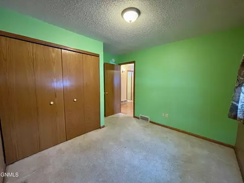 1018 Beacon Ln, Beulah, ND 58523 photo 16