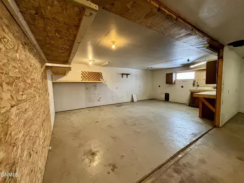 1018 Beacon Ln, Beulah, ND 58523 photo 35