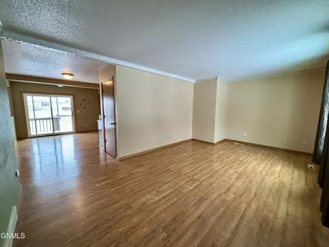 1018 Beacon Ln, Beulah, ND 58523 photo 6