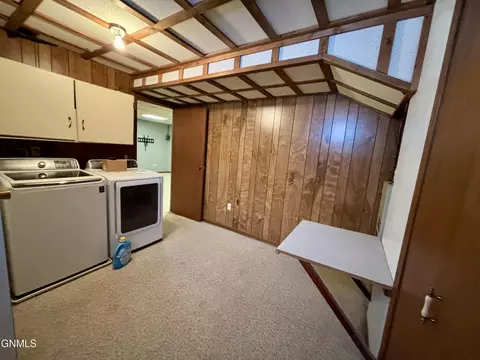 1018 Beacon Ln, Beulah, ND 58523 photo 26