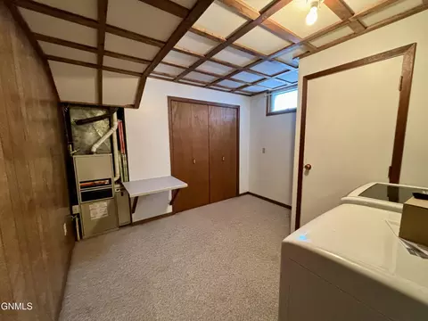 1018 Beacon Ln, Beulah, ND 58523 photo 25