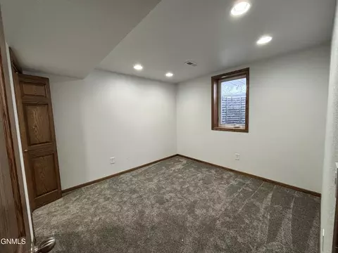 1018 Beacon Ln, Beulah, ND 58523 photo 30