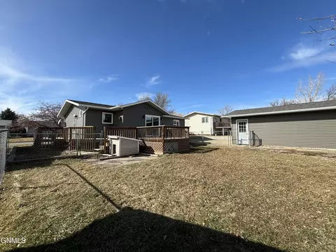 1018 Beacon Ln, Beulah, ND 58523 photo 40
