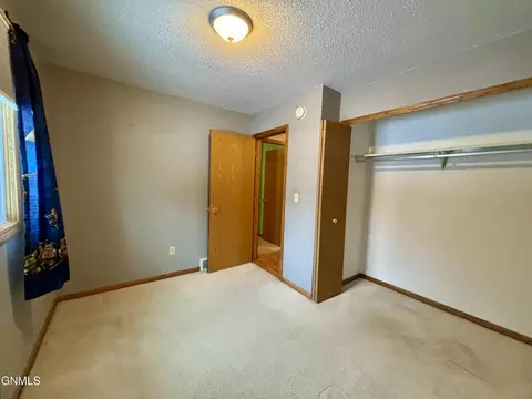 1018 Beacon Ln, Beulah, ND 58523 photo 18