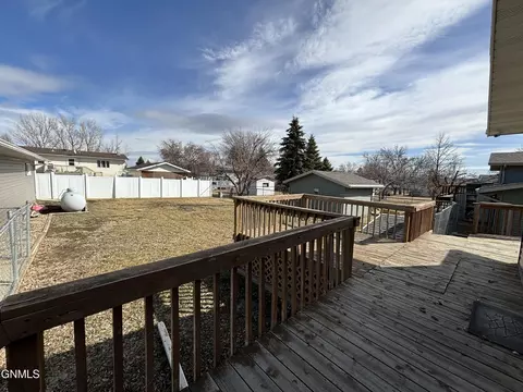 1018 Beacon Ln, Beulah, ND 58523 photo 38