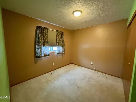 1018 Beacon Ln, Beulah, ND 58523 photo 15