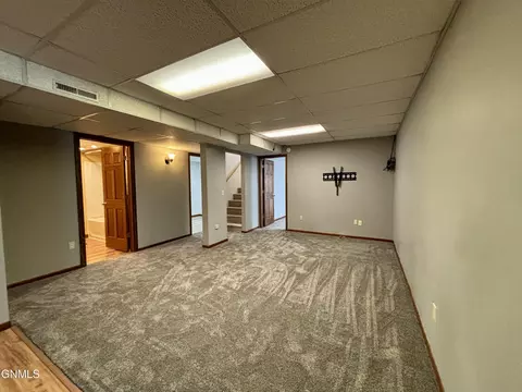 1018 Beacon Ln, Beulah, ND 58523 photo 20