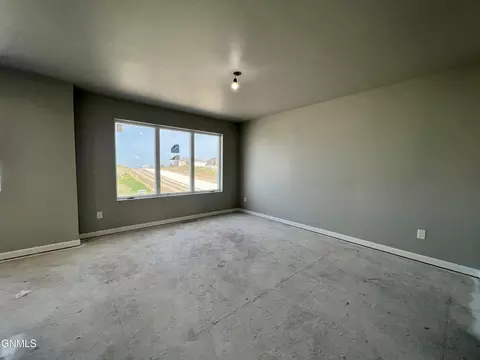 4800 Cornice Loop, Bismarck, ND 58503 photo 8