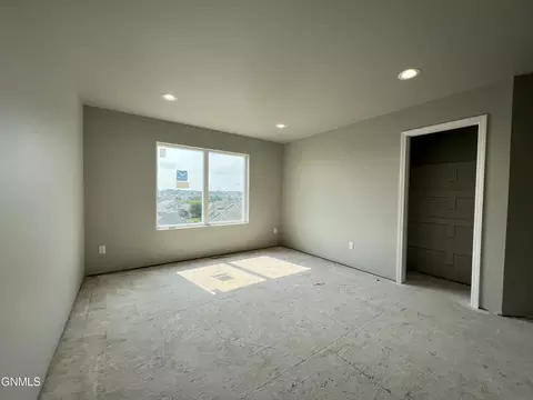 4800 Cornice Loop, Bismarck, ND 58503 photo 7